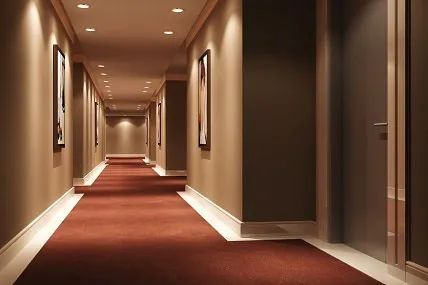 LED-Beleuchtung im Hotelflur